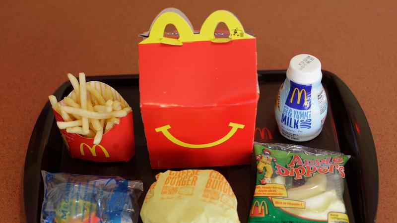 McDonald's to phase out plastic toys in Happy Meals worldwide by 2025 - Los  Angeles Times