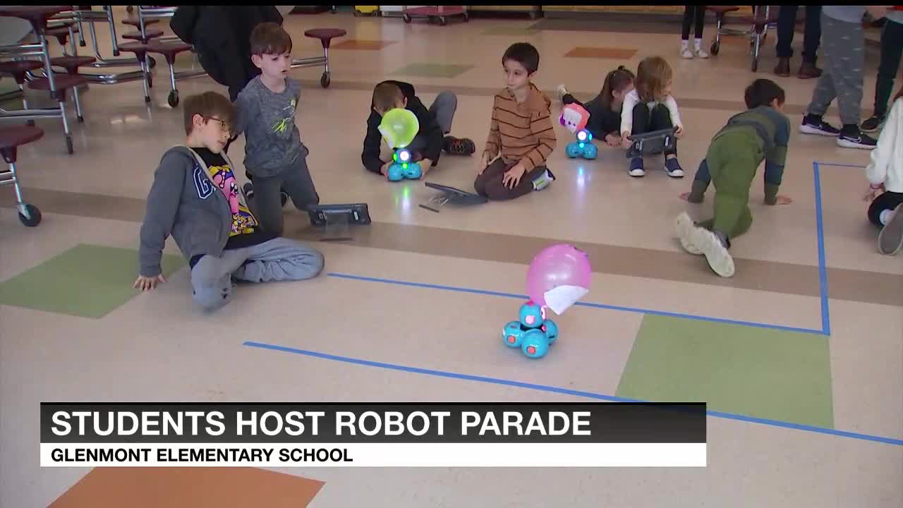 Elementary students in Glenmont learning how to code robots