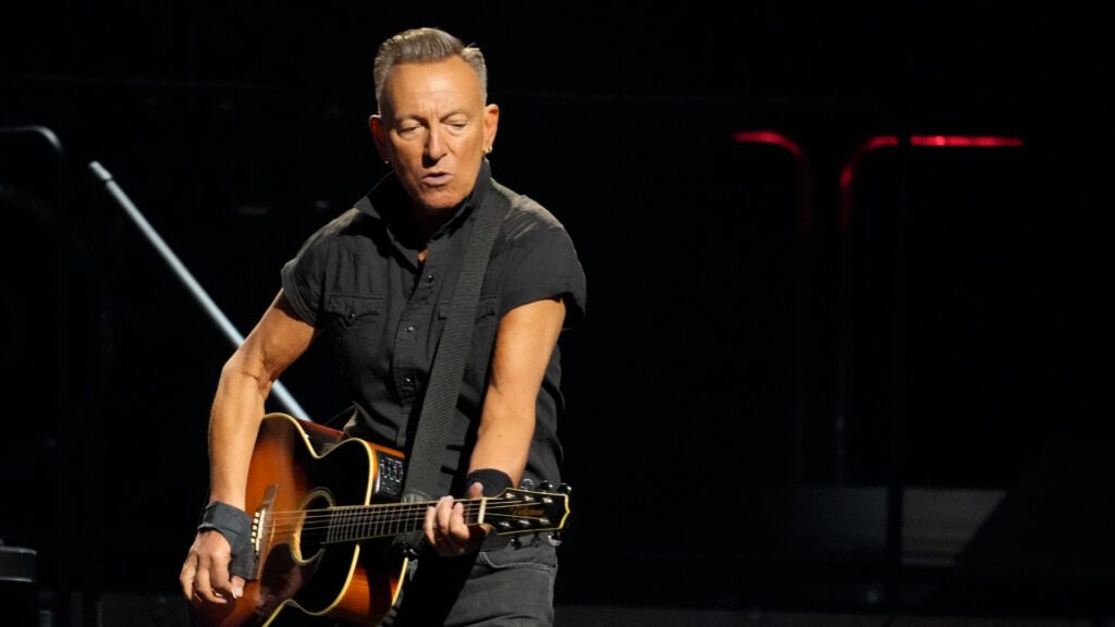 Bruce Springsteen finally comes to Albany after two cancellations ...