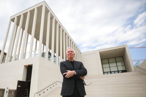 FILE - Architect David Alan Chipperfield poses outside of the James-Simon-Galerie at the 'Museumsinsel', Museums Island, in Berlin, Germany, on July 1, 2019. Chipperfield is this year's recipient of the Pritzker Architecture Prize. (Photo/Markus Schreiber, File)